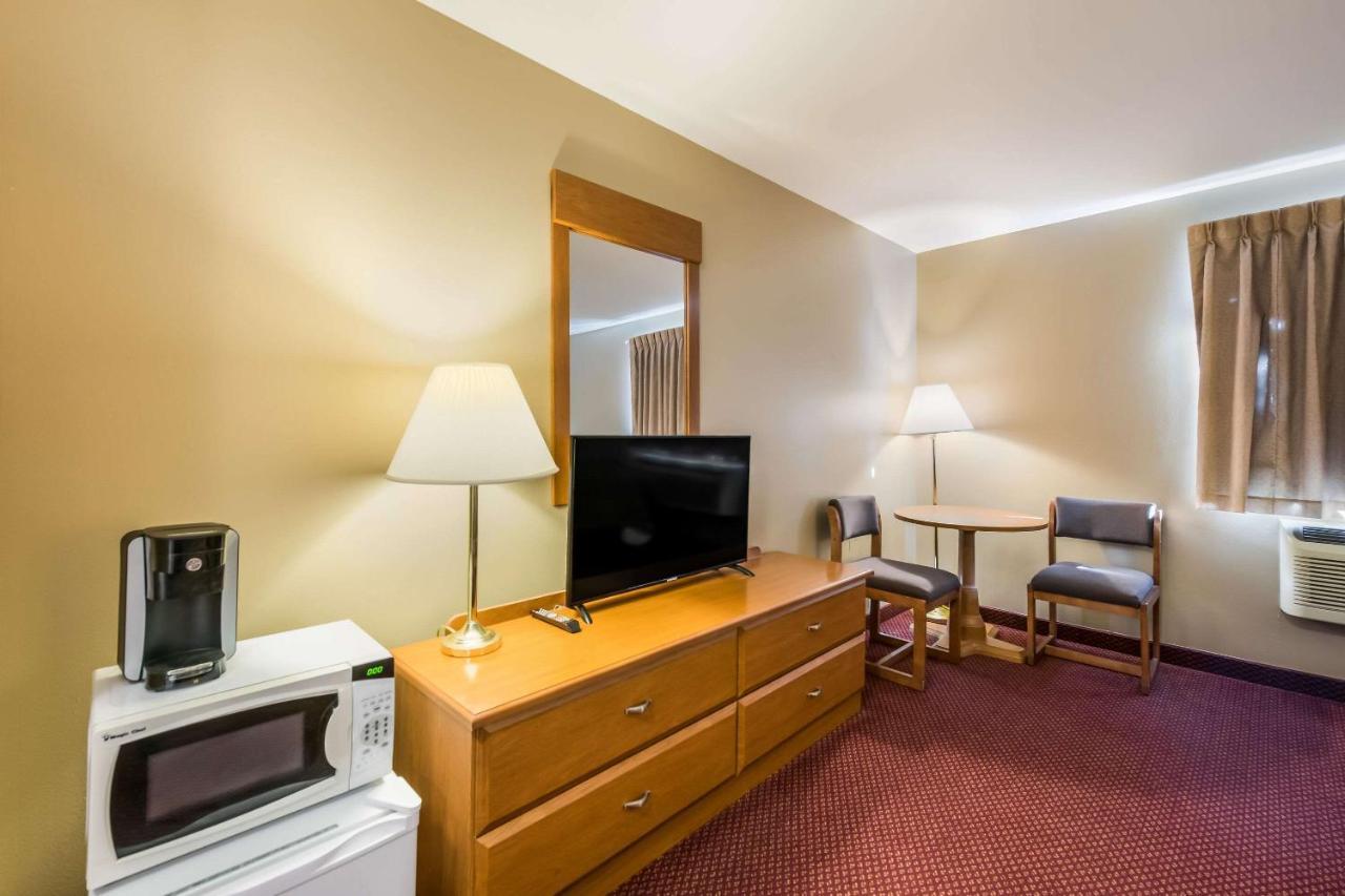 Econo Lodge Rice Lake Exteriér fotografie