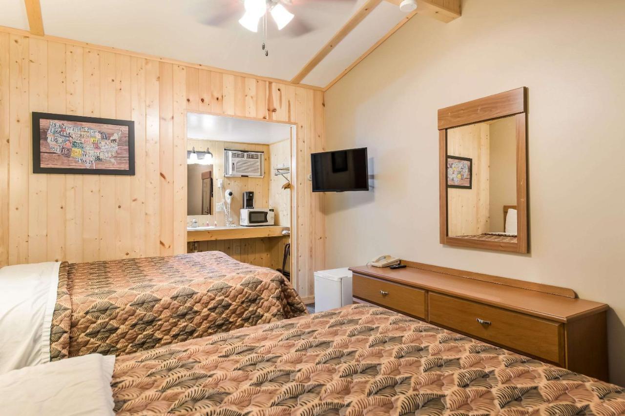 Econo Lodge Rice Lake Exteriér fotografie